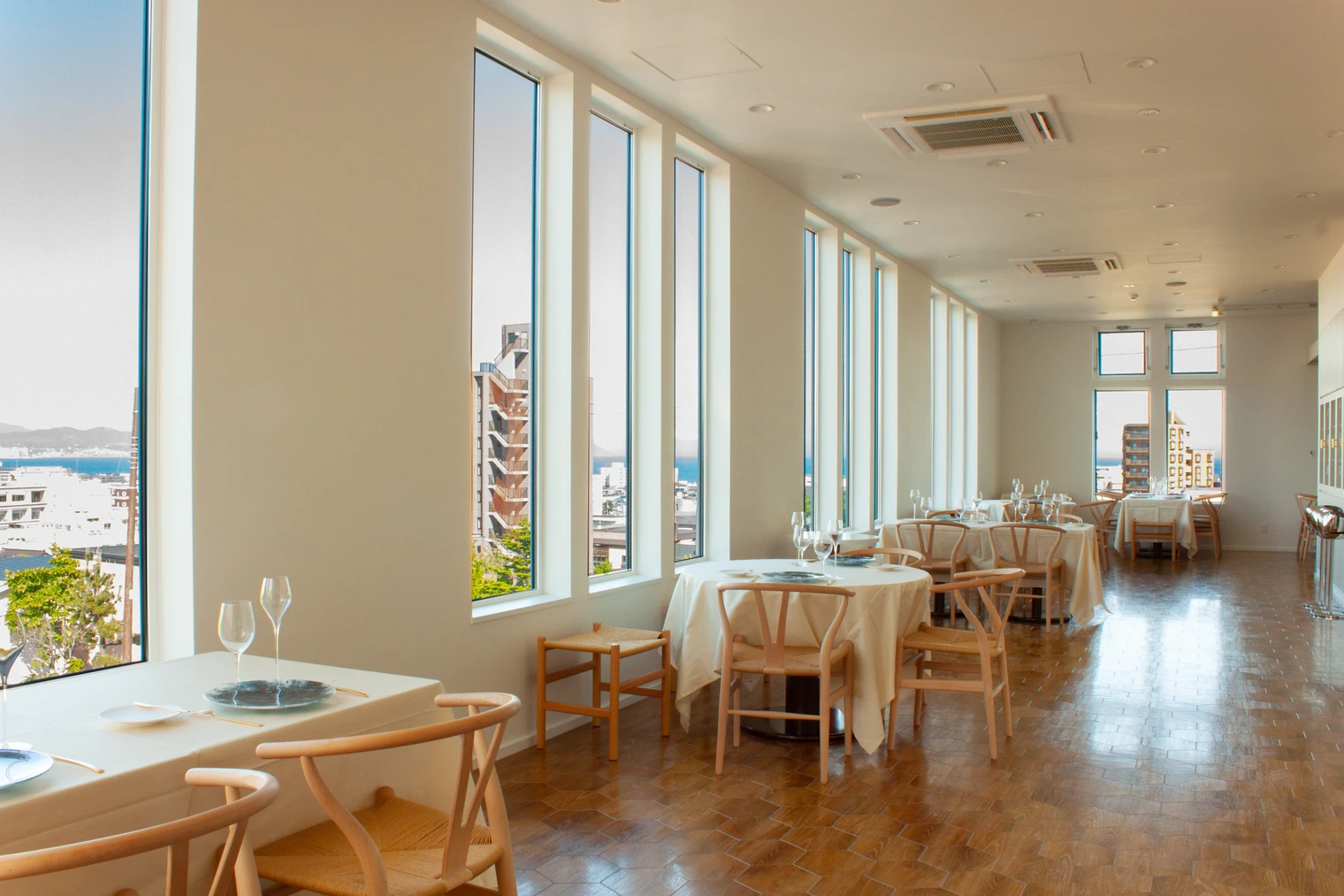 maison FUJIYA Hakodateの店内と窓