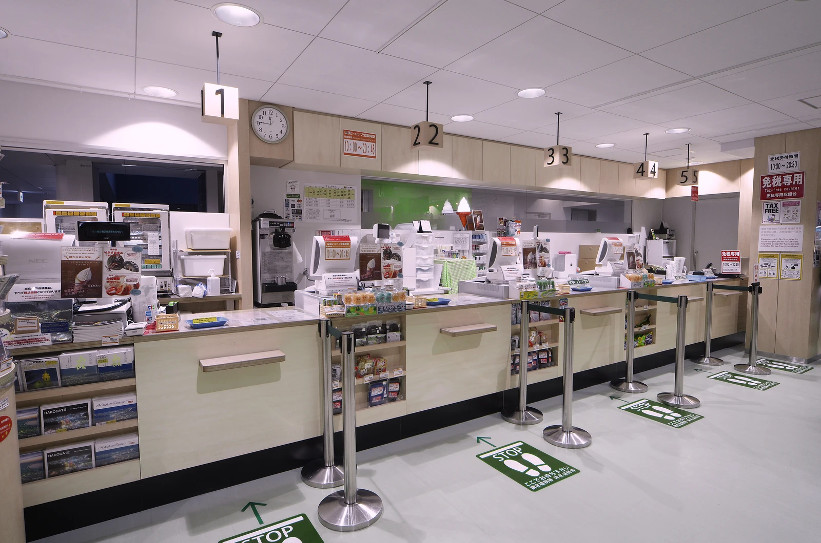 函館山山頂商店內部